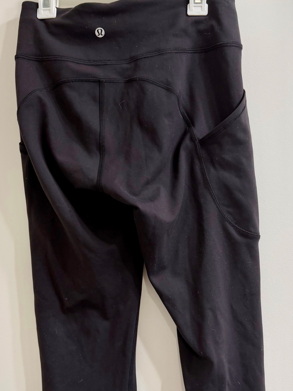 Lululemon Sz 6 Black High-Rise capri Leggings with Side Pockets
